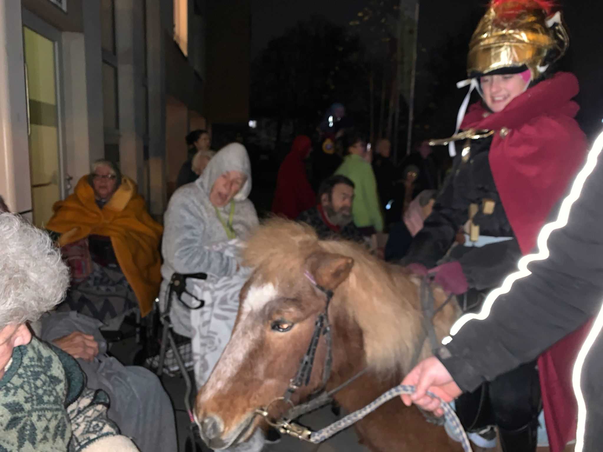Sankt Martins Umzug am Haus Elisabeth in Geretsried