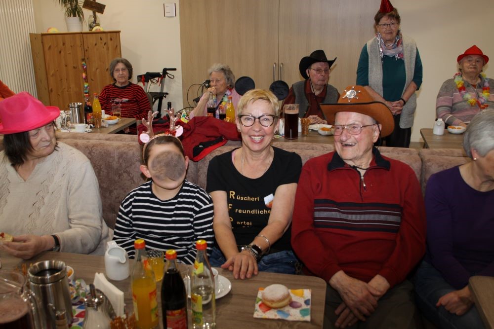 Faschingsfreude im Haus Gunther – Die Narregenia zu Besuch