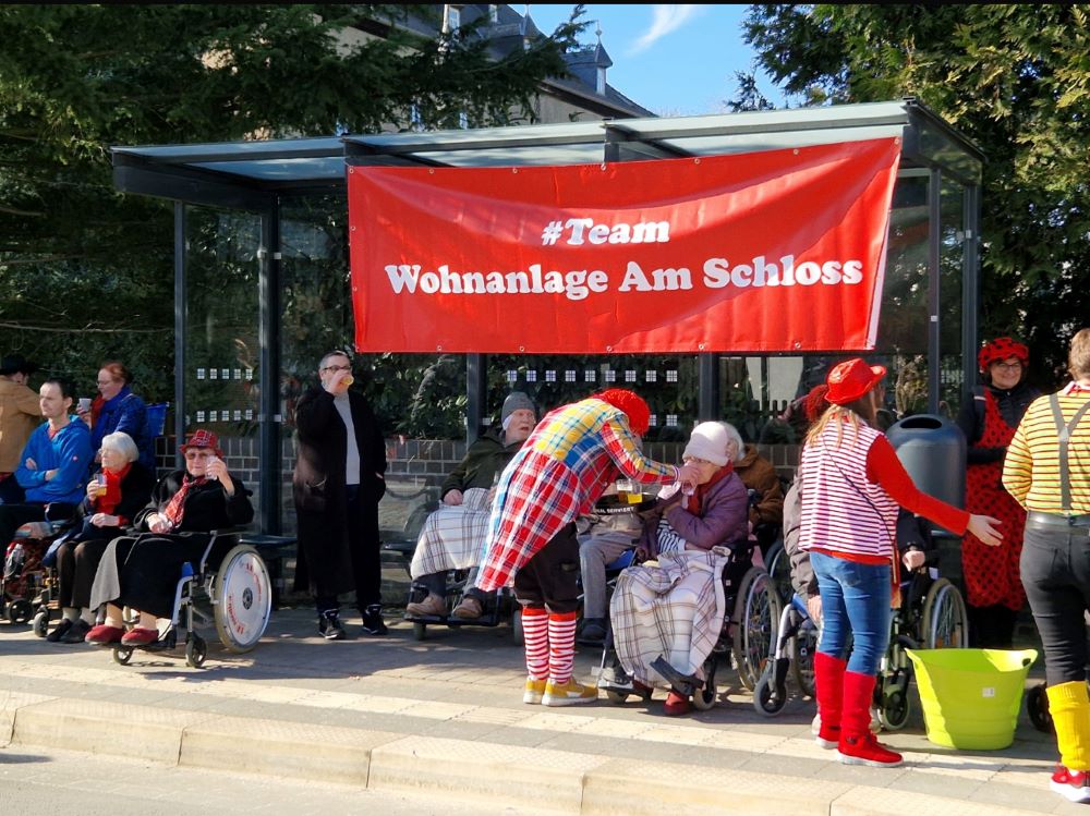 Wohnanlage Am Schloss beim Karnevalsumzug in Nörvenich