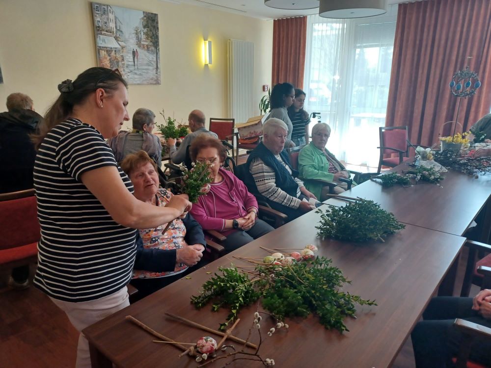 Oster-Vorfreude im Haus Thomas: Palmbuschen basteln mit Herz und Hand