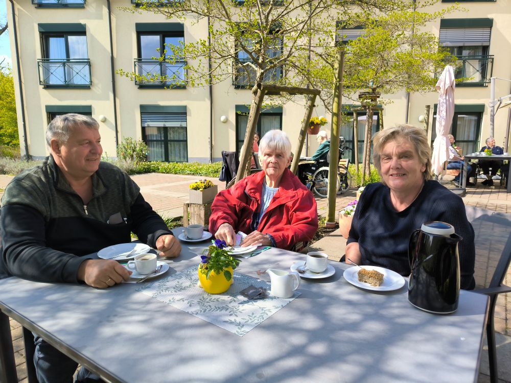 Oster Café mit Chorauftritt in der Seniorenresidenz Am Park