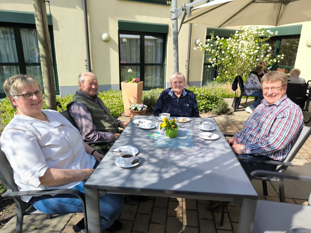 Oster Café mit Chorauftritt in der Seniorenresidenz Am Park