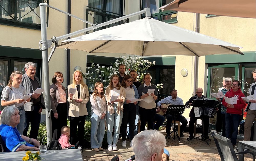 Oster Café mit Chorauftritt in der Seniorenresidenz Am Park