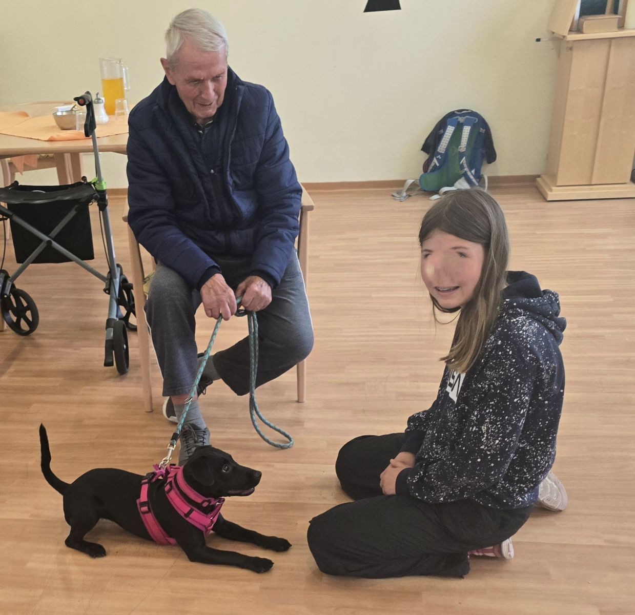 Streichelrunde im Haus Lukas: Hundebesuch