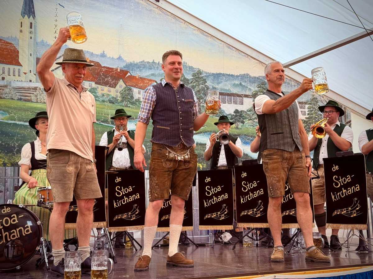 Seniorennachmittag auf dem Volksfest: Haus Raphael feiert mit in Reichertshausen