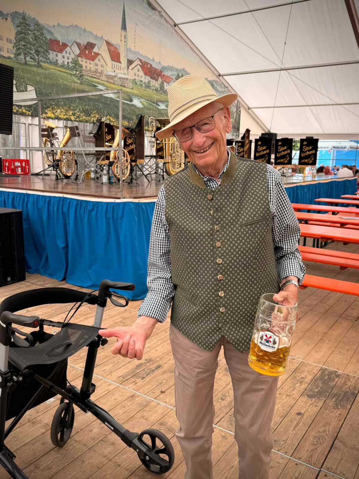 Seniorennachmittag auf dem Volksfest: Haus Raphael feiert mit in Reichertshausen