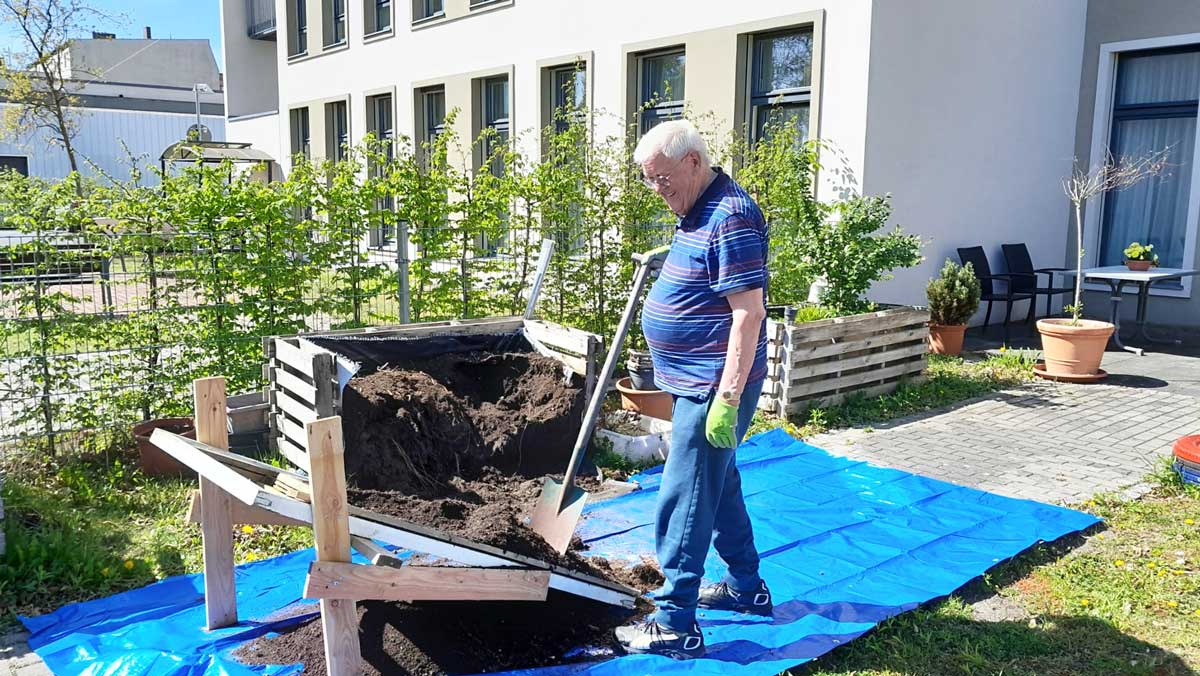 Hochbeete ausbessern in der Bölschestraße