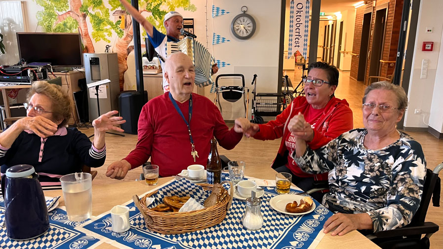 Oktoberfest in der Seniorenresidenz Bölschestraße im Oktober 2025