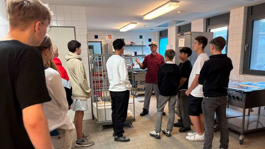 Boe-Schuelerbesuch-Intra1.jpg