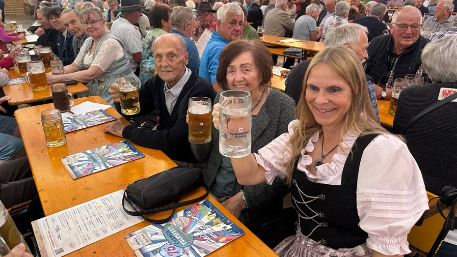 Visit to the Cham folk festival