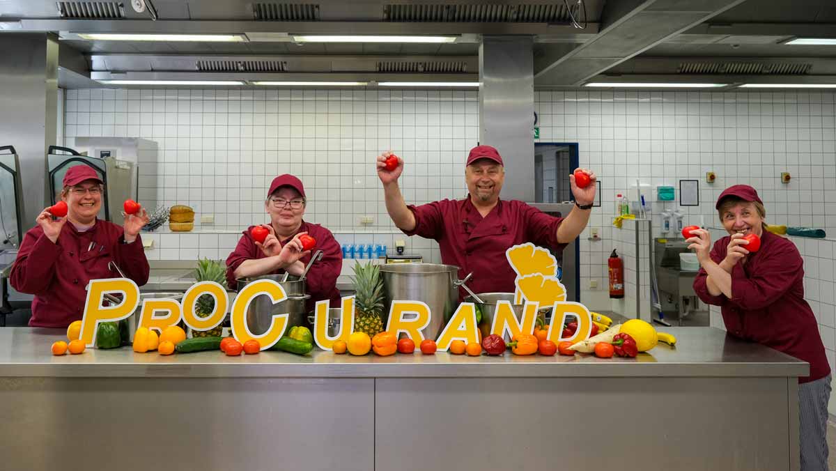 Küchenteam mit ProCurand-Herzen in der Stationäre Pflege der Seniorenresidenz Am Schlosspark