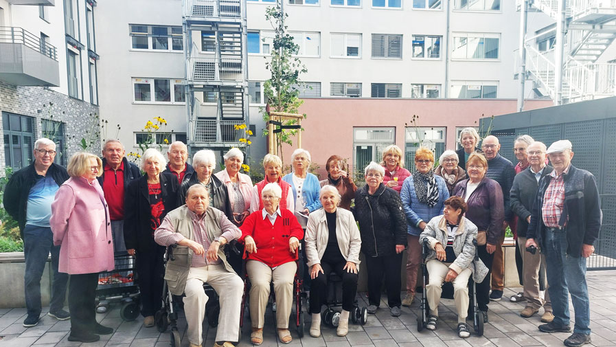 Hallor-Einweihung-Ginkgo1.jpg