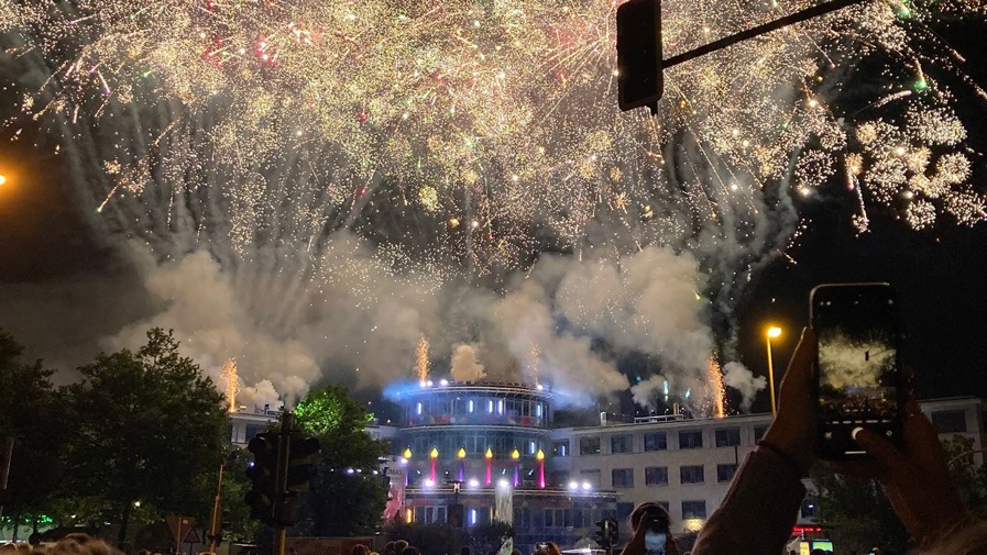 Buntes Feuerwerk beim Open-Air-Konzert in Ludwigsfelde