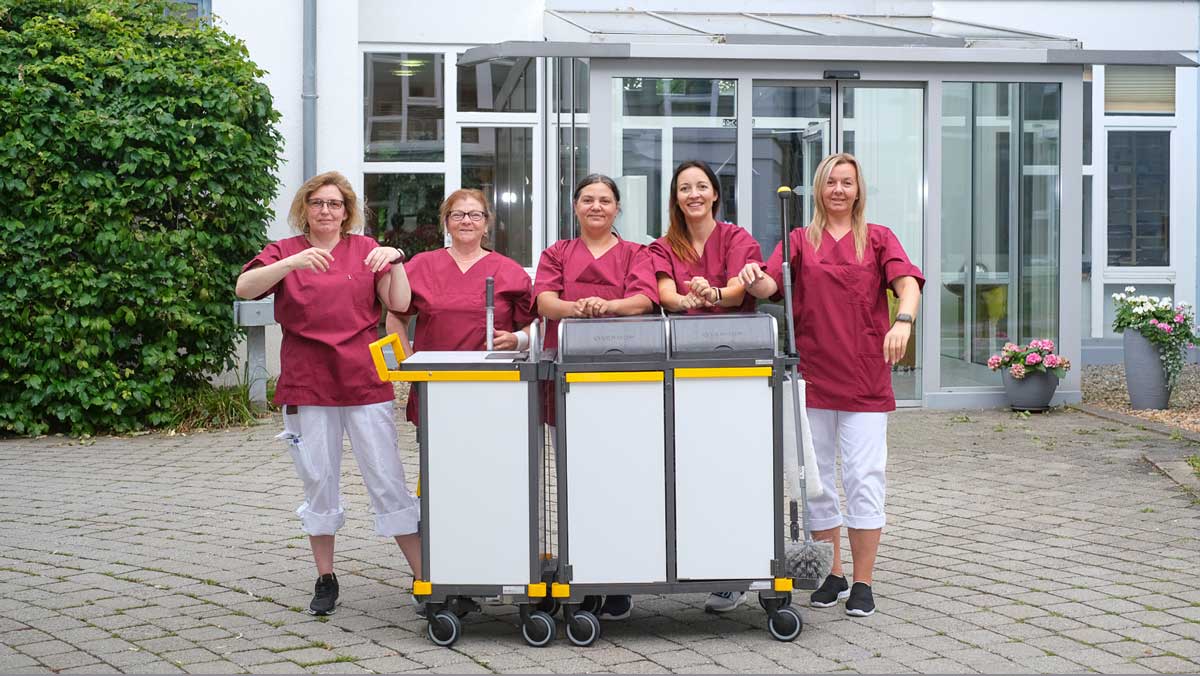 Kolleginnen aus dem Team Reinigung der Seniorenwohnanlage Fideliswiesen