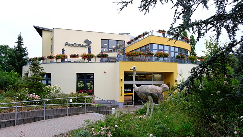 Au&szlig;enansicht der Station&auml;ren Pflege Am Straussee
