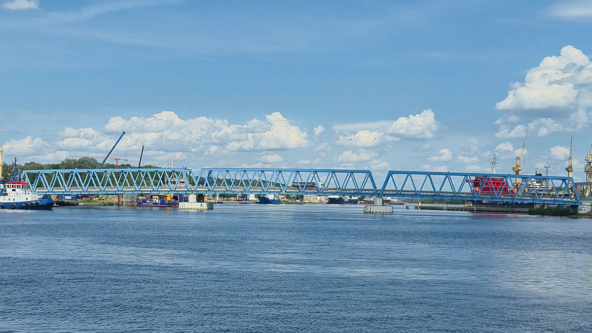 Nahaufnahme Fluss bei der Schifffahrt mit den Senior*innen der Seniorenresidenz Wriezener Straße