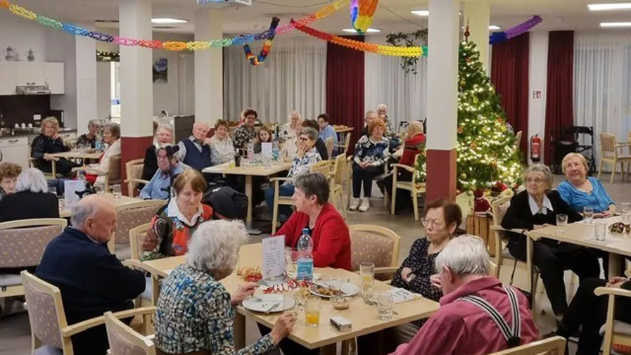 Die Mieter*innen der ProCurand Wriezener Straße feiern gemeinsam Silvester.