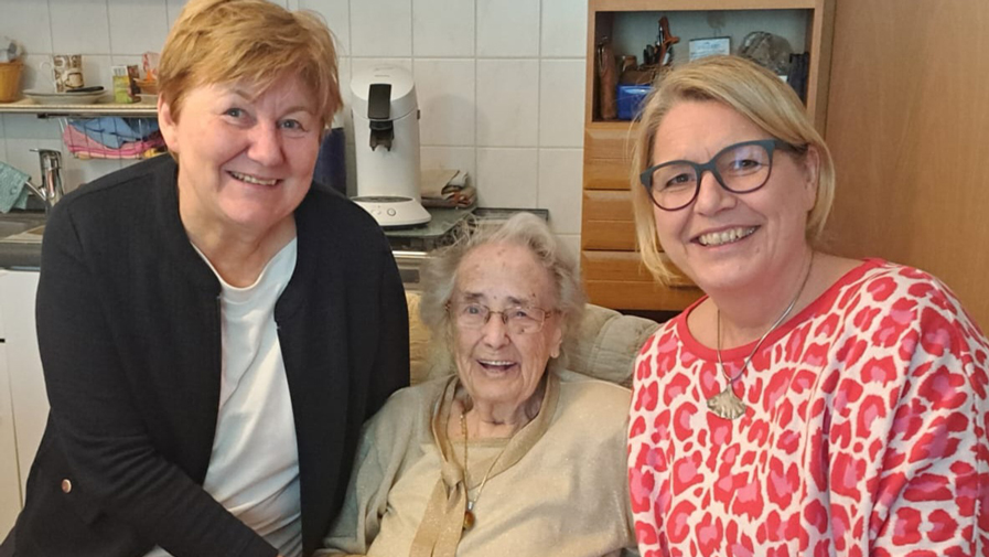 Glückwünsche zum 101.Geburtstag nach Strausberg!