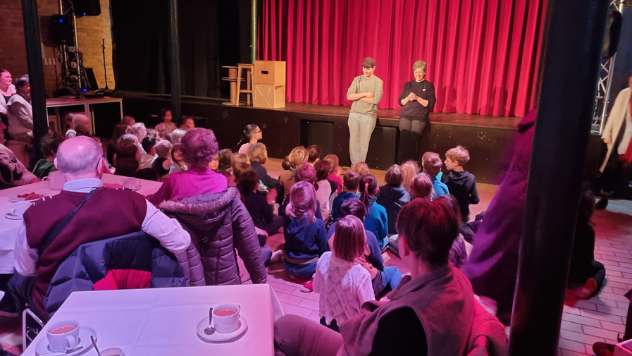 Jung trifft Alt- Theaterbesuch der Strausberger
