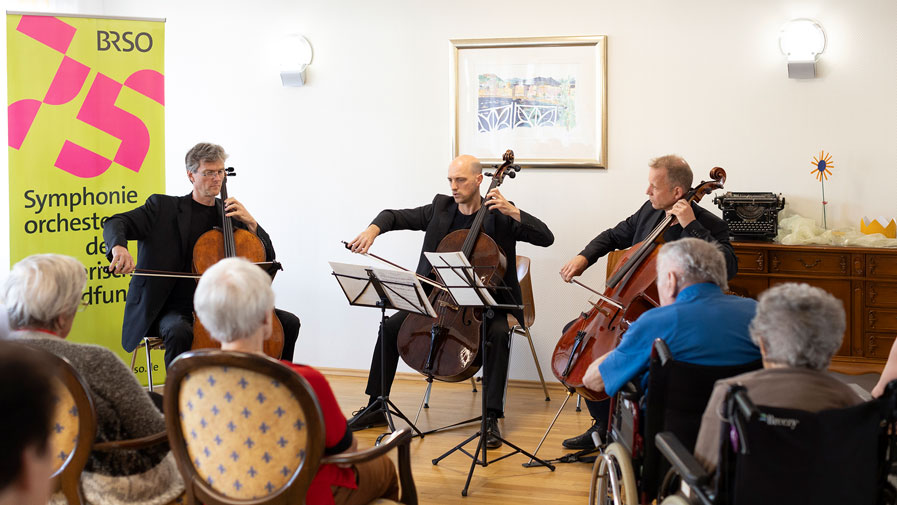 Su-Ro cello concert1.jpg