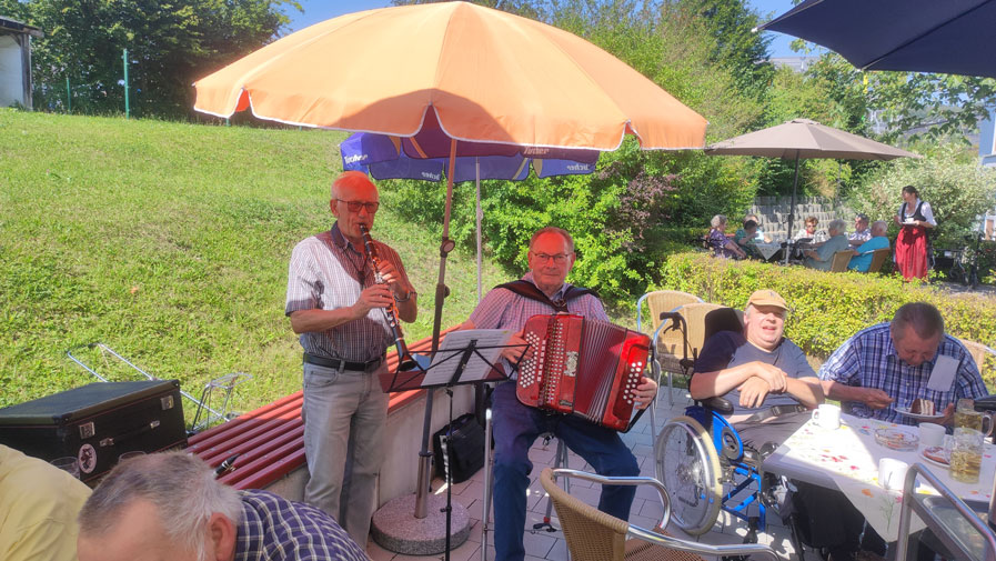 Su-Ro summer party1.jpg