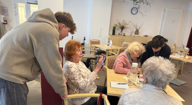 Smartphone Schulung in der Wriezener Straße