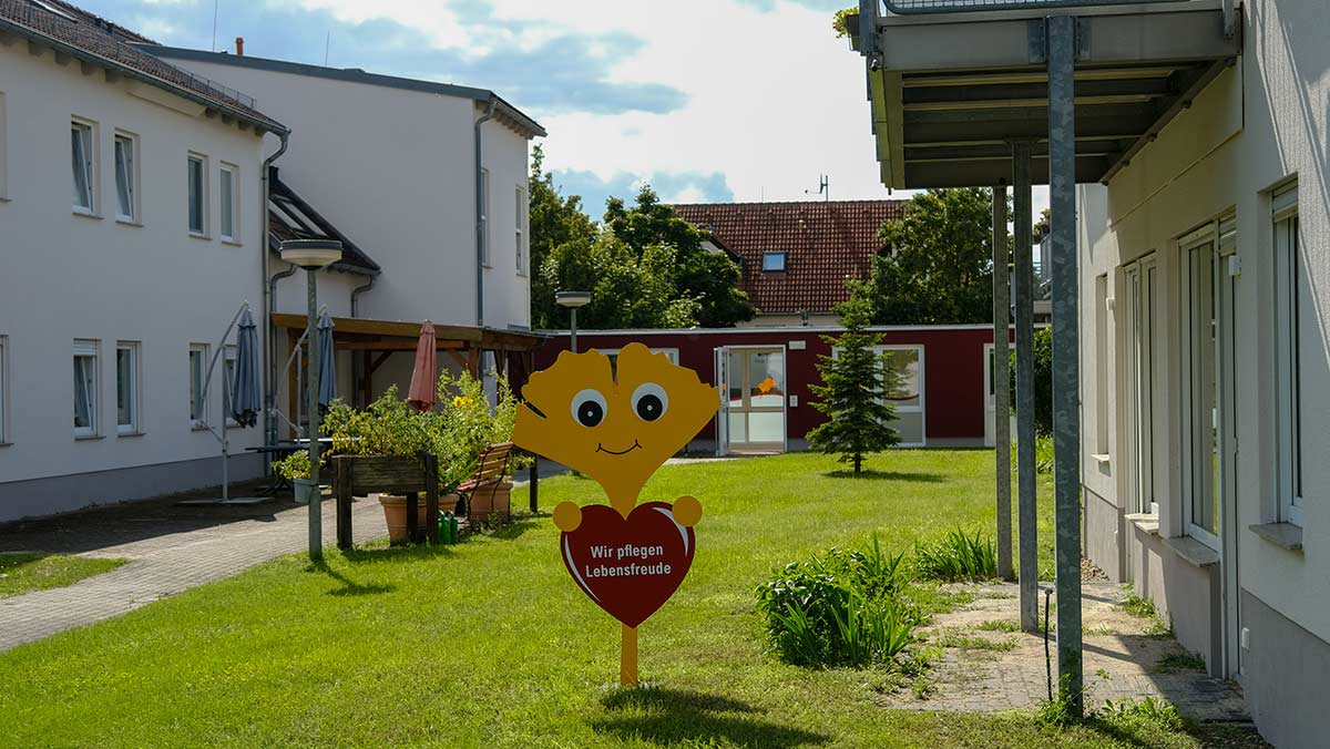 Außenansicht der Stationären Pflege Nächst Neuendorf