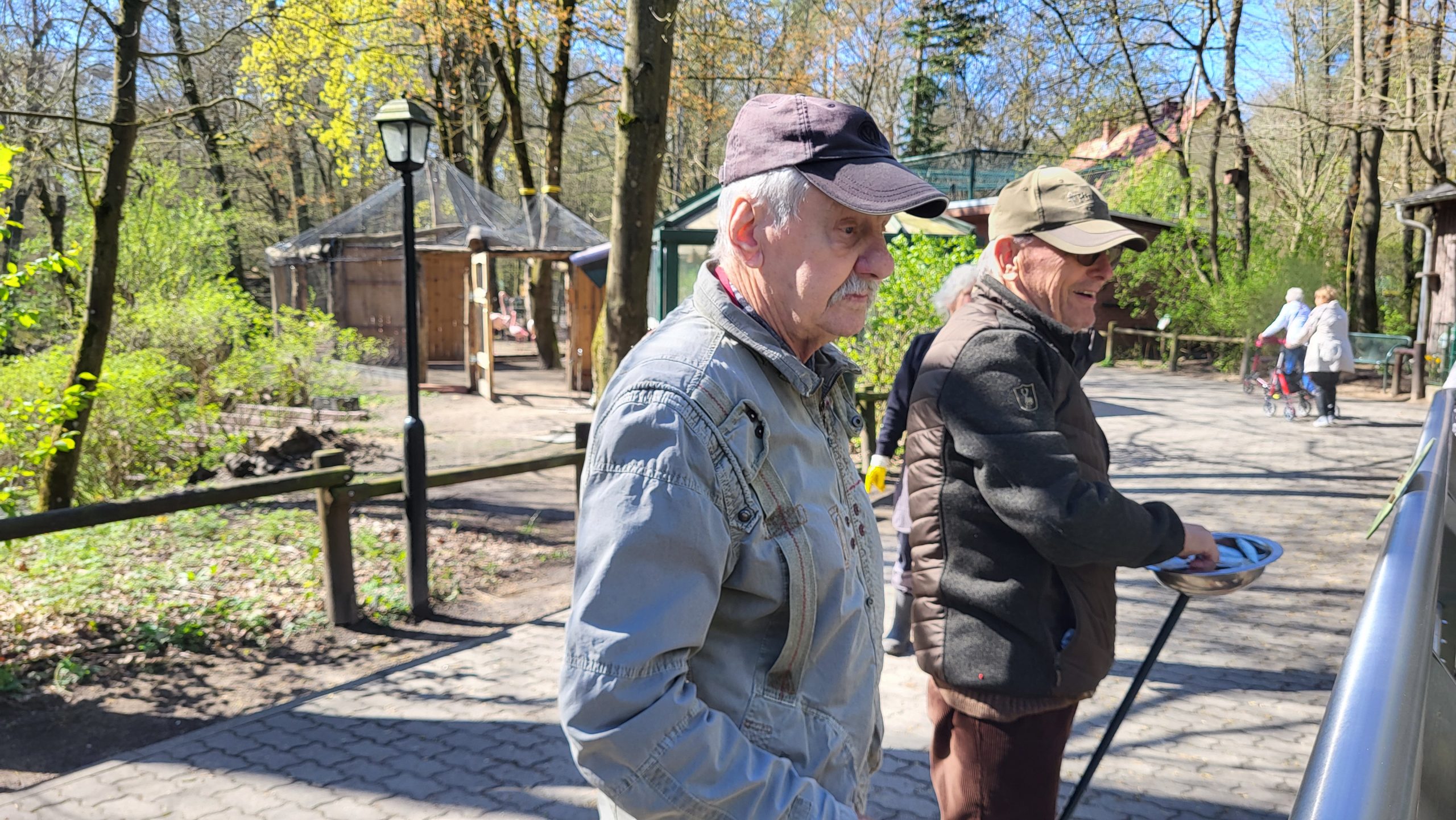 Seniors from Eberswalde Day Care Centre in front of the animal enclosures at Eberswalde Zoo