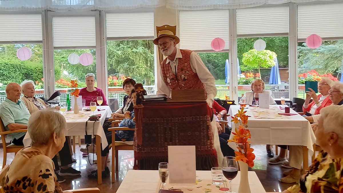 Leierkasten, Gesang und jede Menge gute Laune